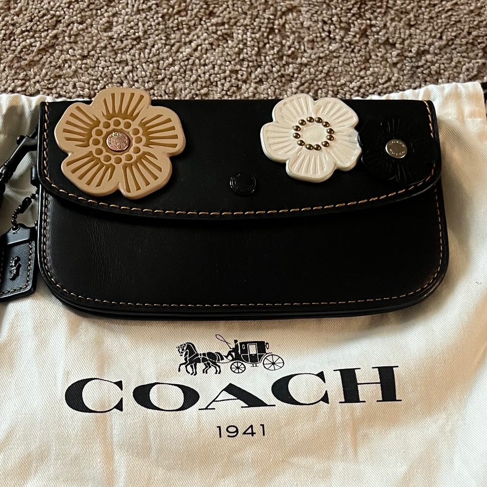 Coach Clutch